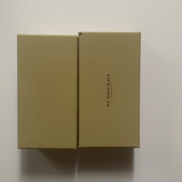 Burberry Classic Gift Box - Picture 3 of 4